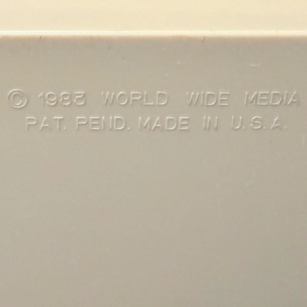 1983 WORLD WIDE MEDIA Folding Plastic Sewing Box w/Thread Spools - Picture 15 of 16